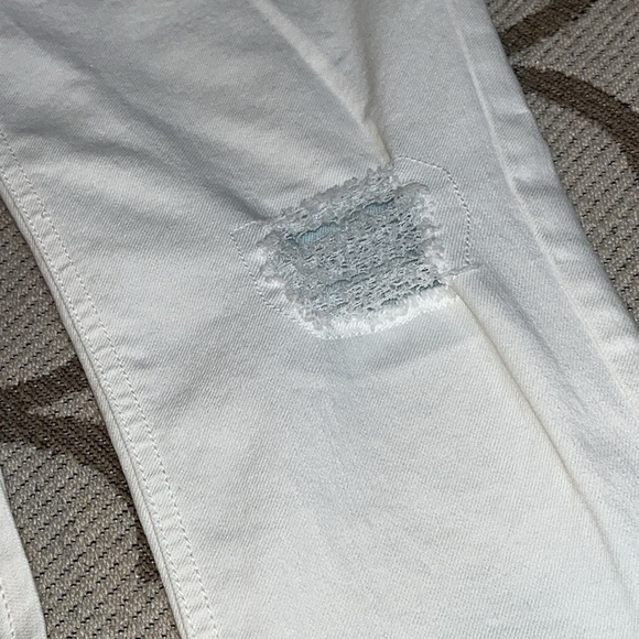 Old navy boyfriend skinny distressed patch knees white jeans, size 0 - Picture 17 of 17